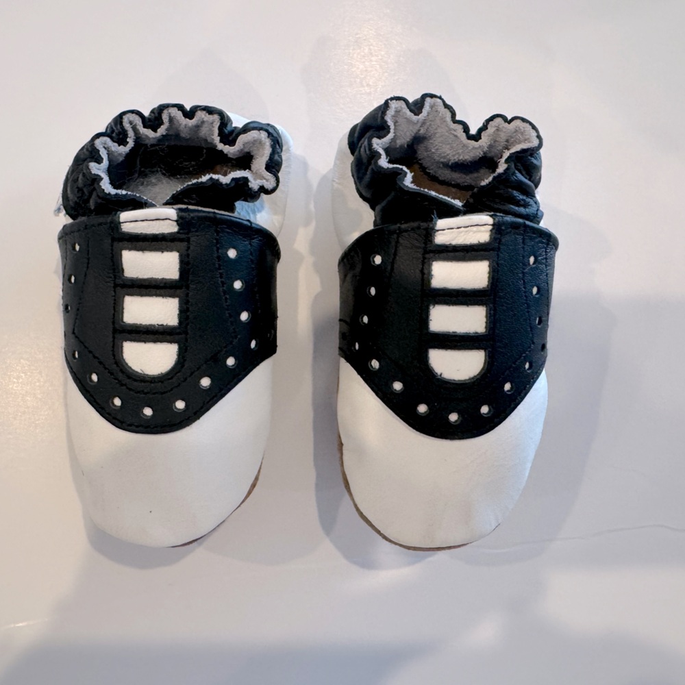 New in Package ROBEEZ Black & White Saddle Oxfords Soft Shoes, Size 6-12 Months